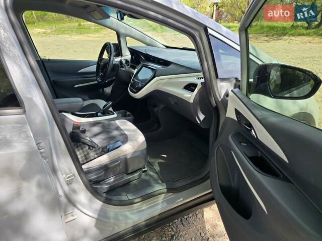 Серый Шевроле Bolt EV, объемом двигателя 0 л и пробегом 34 тыс. км за 17500 $, фото 4 на Automoto.ua