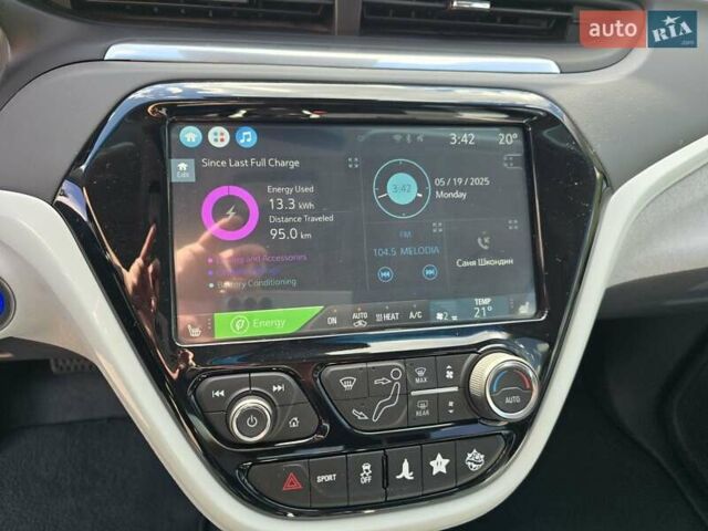 Серый Шевроле Bolt EV, объемом двигателя 0 л и пробегом 35 тыс. км за 16000 $, фото 13 на Automoto.ua