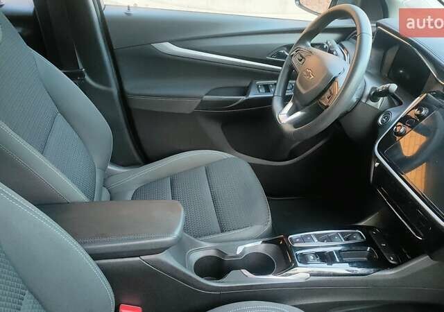 Серый Шевроле Bolt EV, объемом двигателя 0 л и пробегом 32 тыс. км за 14200 $, фото 3 на Automoto.ua