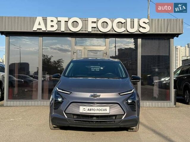 Серый Шевроле Bolt EV, объемом двигателя 0 л и пробегом 56 тыс. км за 18490 $, фото 2 на Automoto.ua