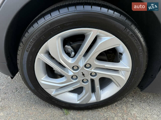 Серый Шевроле Bolt EV, объемом двигателя 0 л и пробегом 1 тыс. км за 21490 $, фото 8 на Automoto.ua