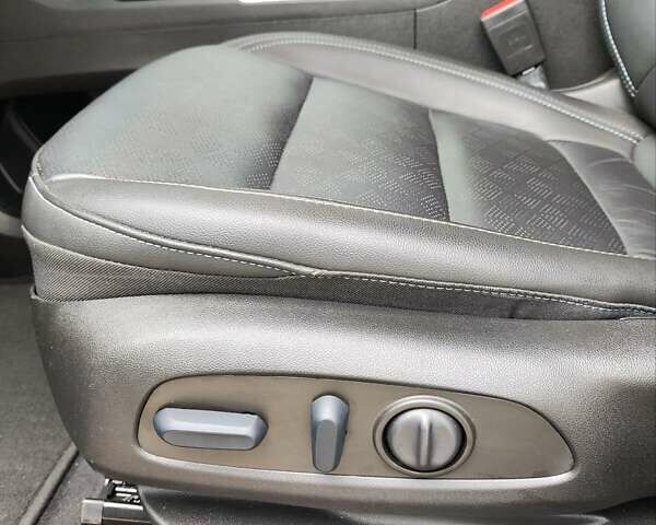 Серый Шевроле Bolt EV, объемом двигателя 0 л и пробегом 32 тыс. км за 19000 $, фото 32 на Automoto.ua