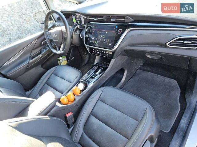 Серый Шевроле Bolt EV, объемом двигателя 0 л и пробегом 48 тыс. км за 18400 $, фото 12 на Automoto.ua