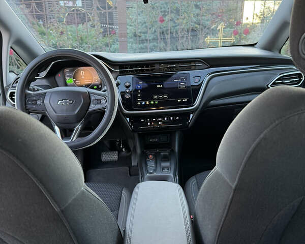Серый Шевроле Bolt EV, объемом двигателя 0 л и пробегом 37 тыс. км за 16800 $, фото 6 на Automoto.ua