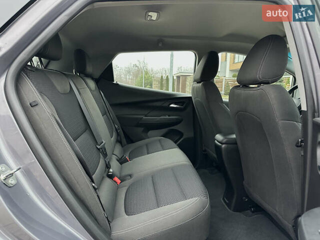 Серый Шевроле Bolt EV, объемом двигателя 0 л и пробегом 24 тыс. км за 17599 $, фото 71 на Automoto.ua