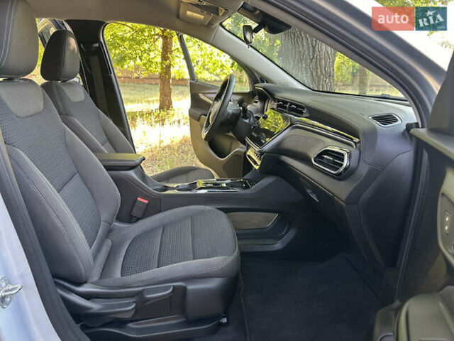 Серый Шевроле Bolt EV, объемом двигателя 0 л и пробегом 10 тыс. км за 19599 $, фото 31 на Automoto.ua