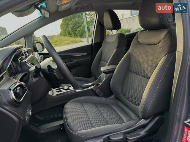 Серый Шевроле Bolt EV, объемом двигателя 0 л и пробегом 22 тыс. км за 17499 $, фото 60 на Automoto.ua