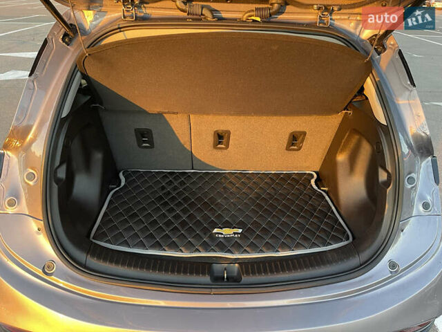 Серый Шевроле Bolt EV, объемом двигателя 0 л и пробегом 19 тыс. км за 18300 $, фото 6 на Automoto.ua