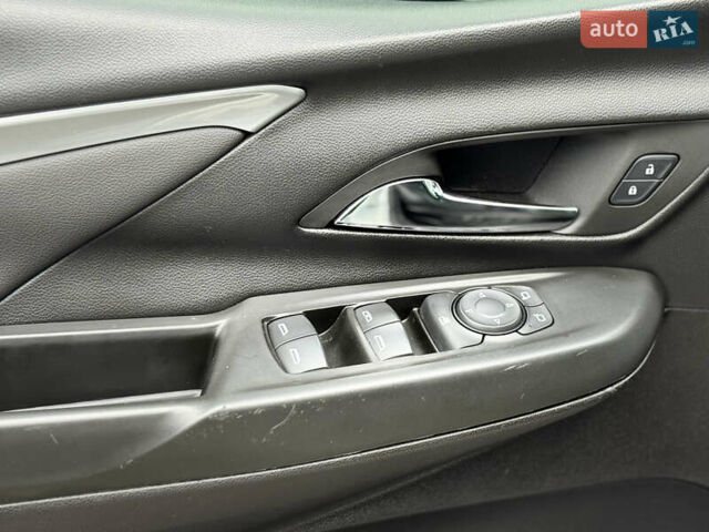 Серый Шевроле Bolt EV, объемом двигателя 0 л и пробегом 52 тыс. км за 18900 $, фото 22 на Automoto.ua