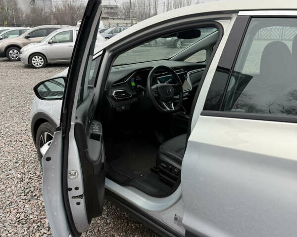 Серый Шевроле Bolt EV, объемом двигателя 0 л и пробегом 9 тыс. км за 24900 $, фото 6 на Automoto.ua