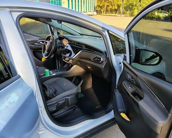 Серый Шевроле Bolt EV, объемом двигателя 0 л и пробегом 60 тыс. км за 17800 $, фото 15 на Automoto.ua