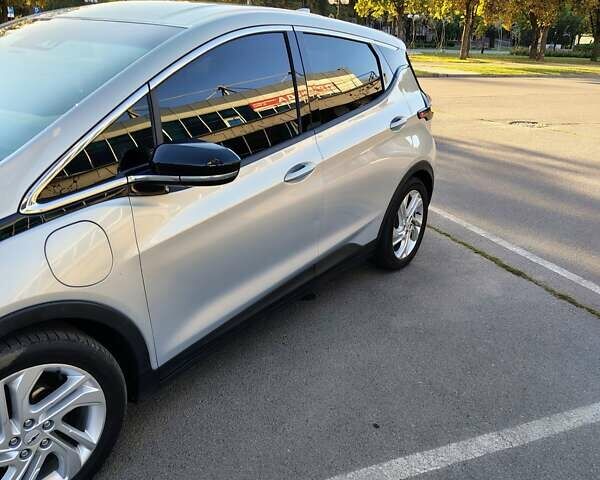 Серый Шевроле Bolt EV, объемом двигателя 0 л и пробегом 60 тыс. км за 17800 $, фото 5 на Automoto.ua