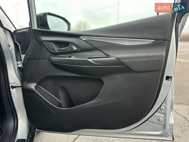 Серый Шевроле Bolt EV, объемом двигателя 0 л и пробегом 74 тыс. км за 17999 $, фото 37 на Automoto.ua