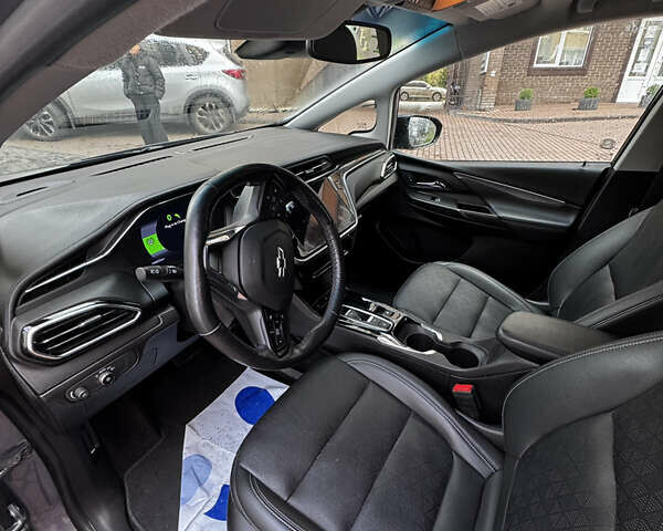 Серый Шевроле Bolt EV, объемом двигателя 0 л и пробегом 103 тыс. км за 16880 $, фото 8 на Automoto.ua