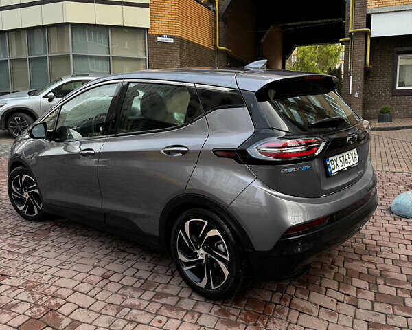 Серый Шевроле Bolt EV, объемом двигателя 0 л и пробегом 103 тыс. км за 16880 $, фото 3 на Automoto.ua