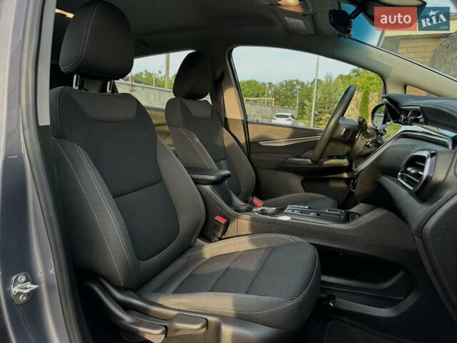 Серый Шевроле Bolt EV, объемом двигателя 0 л и пробегом 22 тыс. км за 17499 $, фото 89 на Automoto.ua