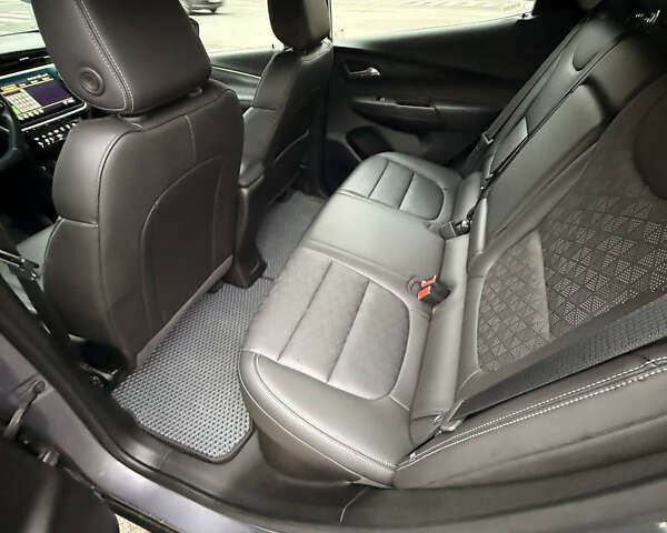 Сірий Шевроле Bolt EV, об'ємом двигуна 0 л та пробігом 23 тис. км за 18888 $, фото 10 на Automoto.ua