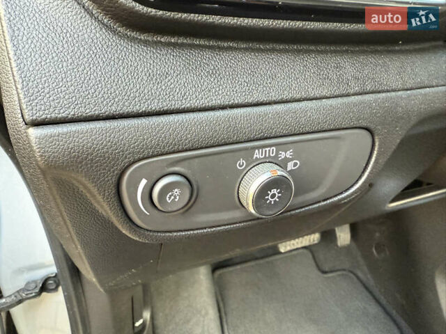 Серый Шевроле Bolt EV, объемом двигателя 0 л и пробегом 4 тыс. км за 18900 $, фото 18 на Automoto.ua