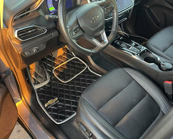Серый Шевроле Bolt EV, объемом двигателя 0 л и пробегом 19 тыс. км за 18300 $, фото 8 на Automoto.ua