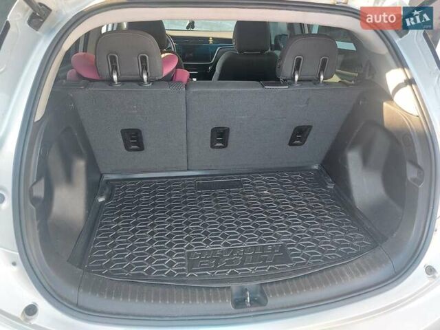 Серый Шевроле Bolt EV, объемом двигателя 0 л и пробегом 75 тыс. км за 18250 $, фото 7 на Automoto.ua