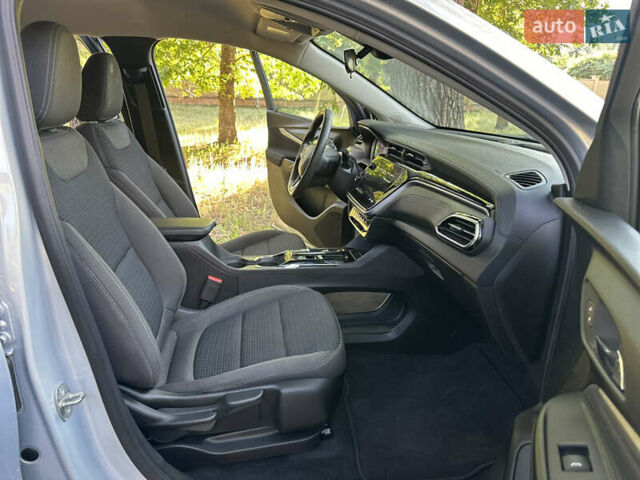 Серый Шевроле Bolt EV, объемом двигателя 0 л и пробегом 10 тыс. км за 19599 $, фото 25 на Automoto.ua