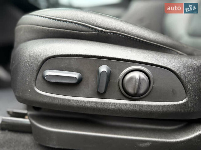 Серый Шевроле Bolt EV, объемом двигателя 0 л и пробегом 52 тыс. км за 18900 $, фото 24 на Automoto.ua