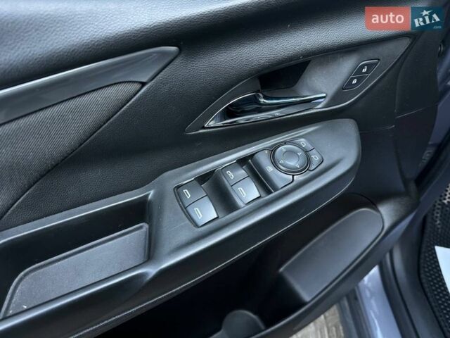 Серый Шевроле Bolt EV, объемом двигателя 0 л и пробегом 67 тыс. км за 18700 $, фото 8 на Automoto.ua