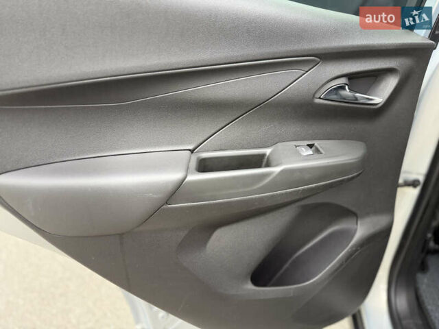 Серый Шевроле Bolt EV, объемом двигателя 0 л и пробегом 52 тыс. км за 18900 $, фото 18 на Automoto.ua