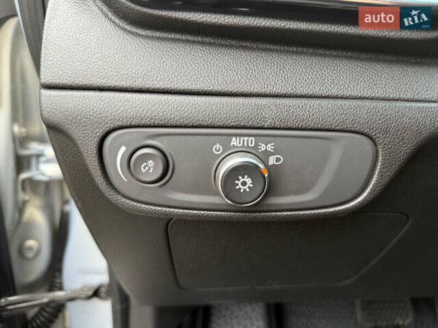 Серый Шевроле Bolt EV, объемом двигателя 0 л и пробегом 52 тыс. км за 18900 $, фото 26 на Automoto.ua