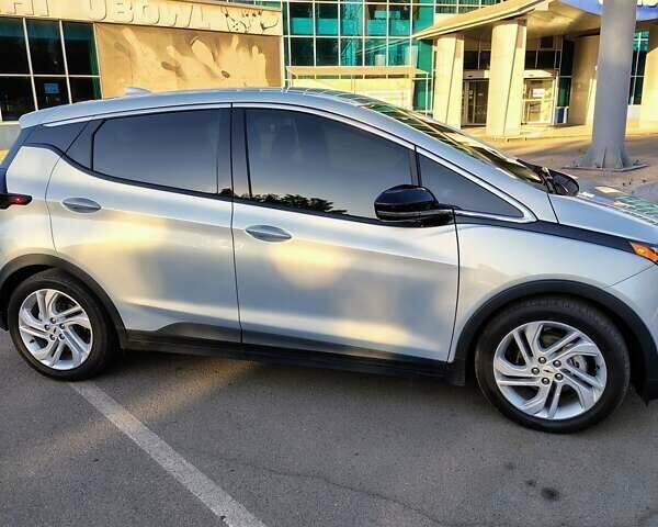 Серый Шевроле Bolt EV, объемом двигателя 0 л и пробегом 60 тыс. км за 17800 $, фото 3 на Automoto.ua