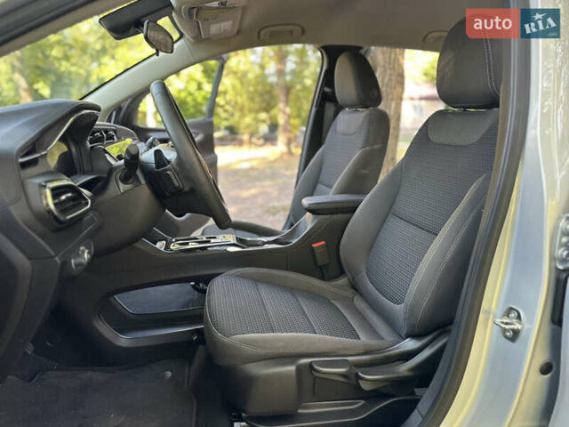 Сірий Шевроле Bolt EV, об'ємом двигуна 0 л та пробігом 10 тис. км за 20500 $, фото 32 на Automoto.ua
