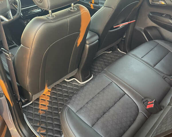 Серый Шевроле Bolt EV, объемом двигателя 0 л и пробегом 19 тыс. км за 18300 $, фото 7 на Automoto.ua