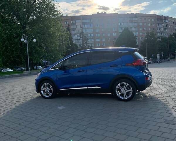 Синий Шевроле Bolt EV, объемом двигателя 0 л и пробегом 283 тыс. км за 11700 $, фото 2 на Automoto.ua