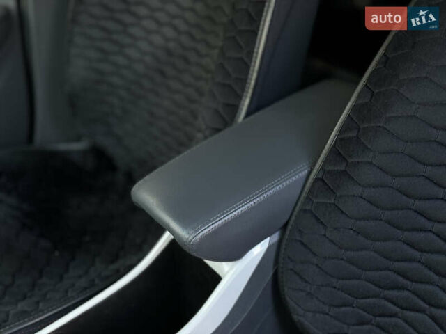 Синий Шевроле Bolt EV, объемом двигателя 0 л и пробегом 125 тыс. км за 13500 $, фото 30 на Automoto.ua