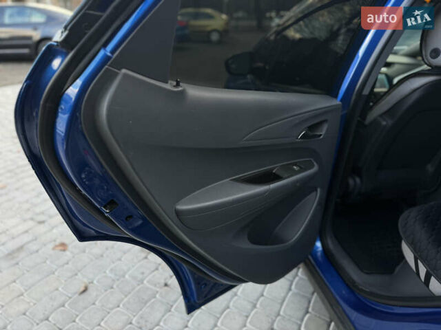 Синий Шевроле Bolt EV, объемом двигателя 0 л и пробегом 125 тыс. км за 13500 $, фото 33 на Automoto.ua