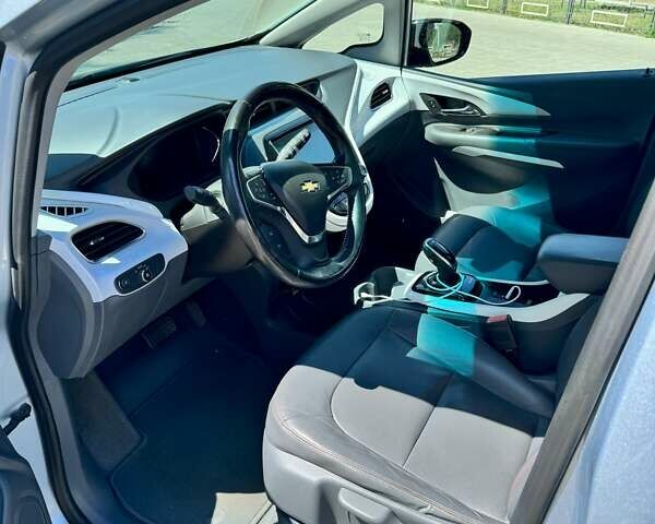 Синий Шевроле Bolt EV, объемом двигателя 0 л и пробегом 93 тыс. км за 13600 $, фото 7 на Automoto.ua