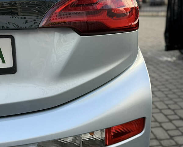 Синий Шевроле Bolt EV, объемом двигателя 0 л и пробегом 64 тыс. км за 17200 $, фото 4 на Automoto.ua