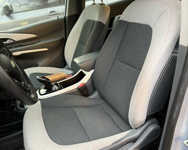 Синий Шевроле Bolt EV, объемом двигателя 0 л и пробегом 64 тыс. км за 17200 $, фото 35 на Automoto.ua