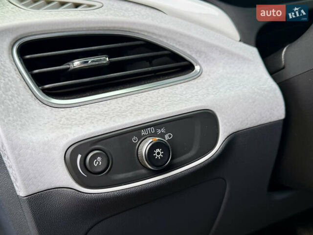 Синий Шевроле Bolt EV, объемом двигателя 0 л и пробегом 125 тыс. км за 13450 $, фото 10 на Automoto.ua