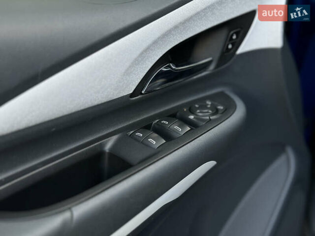 Синий Шевроле Bolt EV, объемом двигателя 0 л и пробегом 125 тыс. км за 13500 $, фото 28 на Automoto.ua
