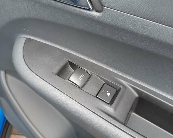 Синий Шевроле Bolt EV, объемом двигателя 0 л и пробегом 133 тыс. км за 15900 $, фото 24 на Automoto.ua