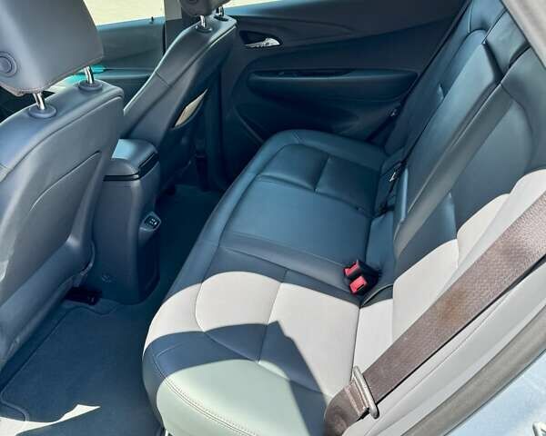 Синий Шевроле Bolt EV, объемом двигателя 0 л и пробегом 93 тыс. км за 14200 $, фото 3 на Automoto.ua