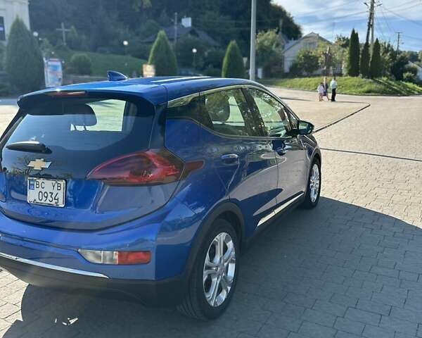 Синий Шевроле Bolt EV, объемом двигателя 0 л и пробегом 45 тыс. км за 16000 $, фото 3 на Automoto.ua