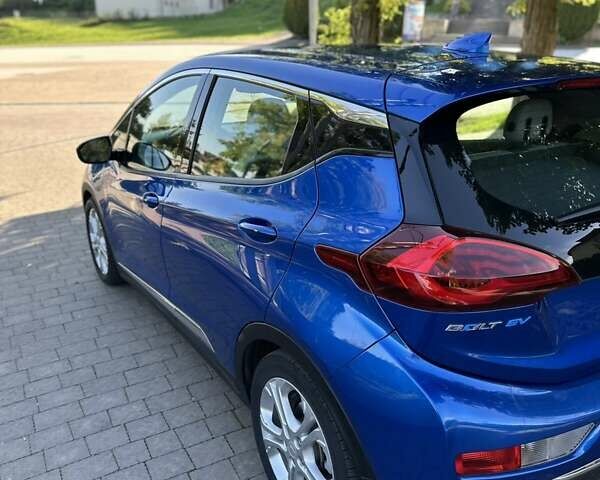 Синий Шевроле Bolt EV, объемом двигателя 0 л и пробегом 45 тыс. км за 16000 $, фото 5 на Automoto.ua