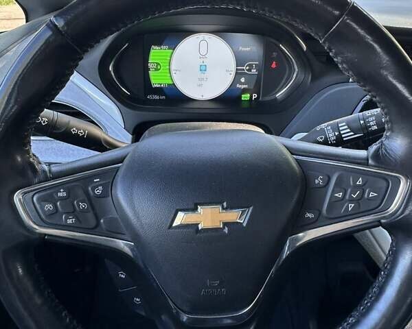 Синий Шевроле Bolt EV, объемом двигателя 0 л и пробегом 45 тыс. км за 16000 $, фото 2 на Automoto.ua
