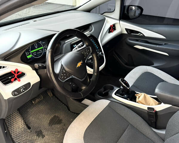 Синий Шевроле Bolt EV, объемом двигателя 0 л и пробегом 108 тыс. км за 17250 $, фото 7 на Automoto.ua