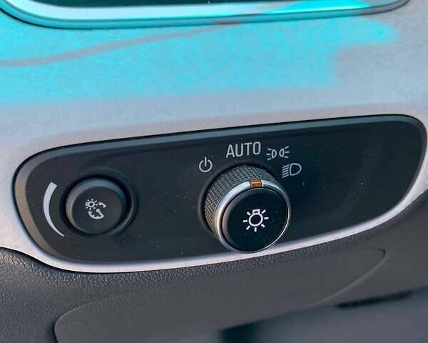 Синий Шевроле Bolt EV, объемом двигателя 0 л и пробегом 67 тыс. км за 16300 $, фото 10 на Automoto.ua