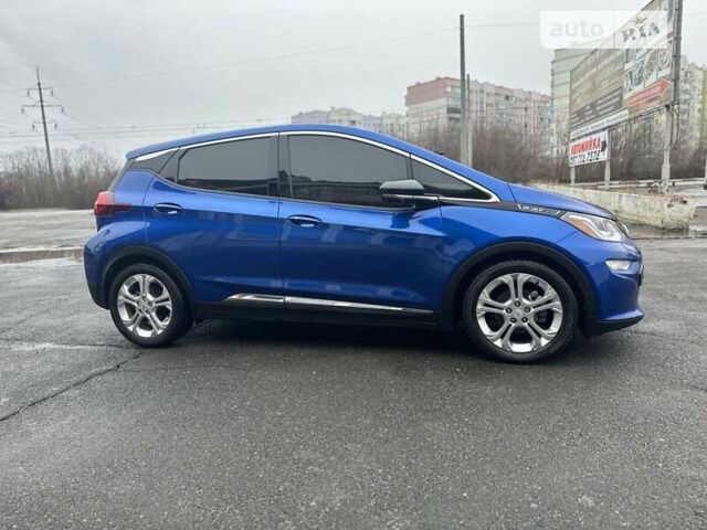 Синий Шевроле Bolt EV, объемом двигателя 0 л и пробегом 75 тыс. км за 17600 $, фото 4 на Automoto.ua