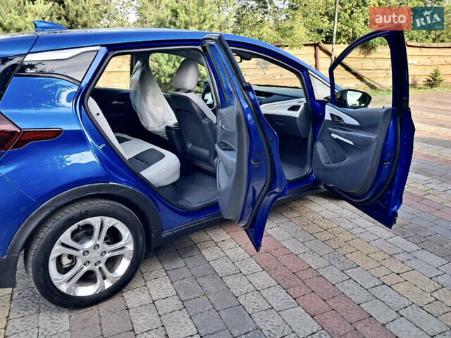 Синий Шевроле Bolt EV, объемом двигателя 0 л и пробегом 96 тыс. км за 17000 $, фото 4 на Automoto.ua