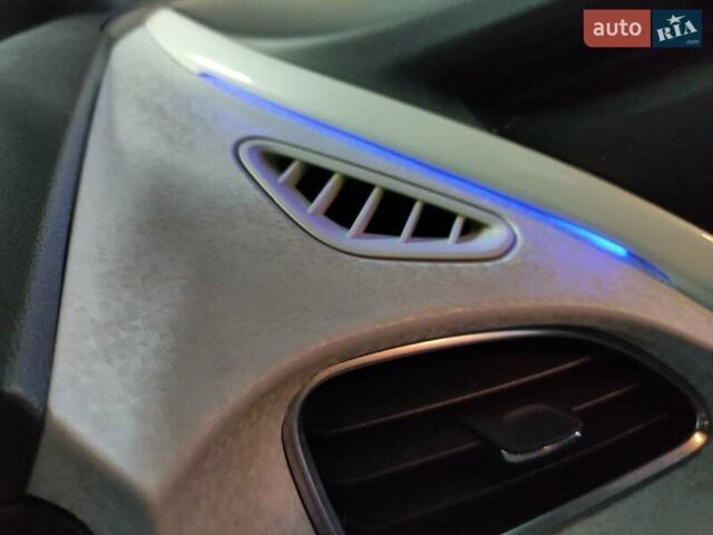 Синий Шевроле Bolt EV, объемом двигателя 0 л и пробегом 49 тыс. км за 16550 $, фото 49 на Automoto.ua